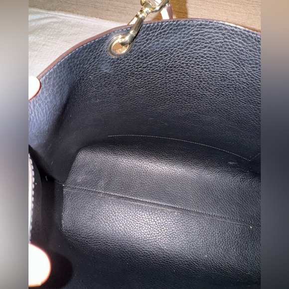 Henri Bendel Tote - Picture 3 of 9